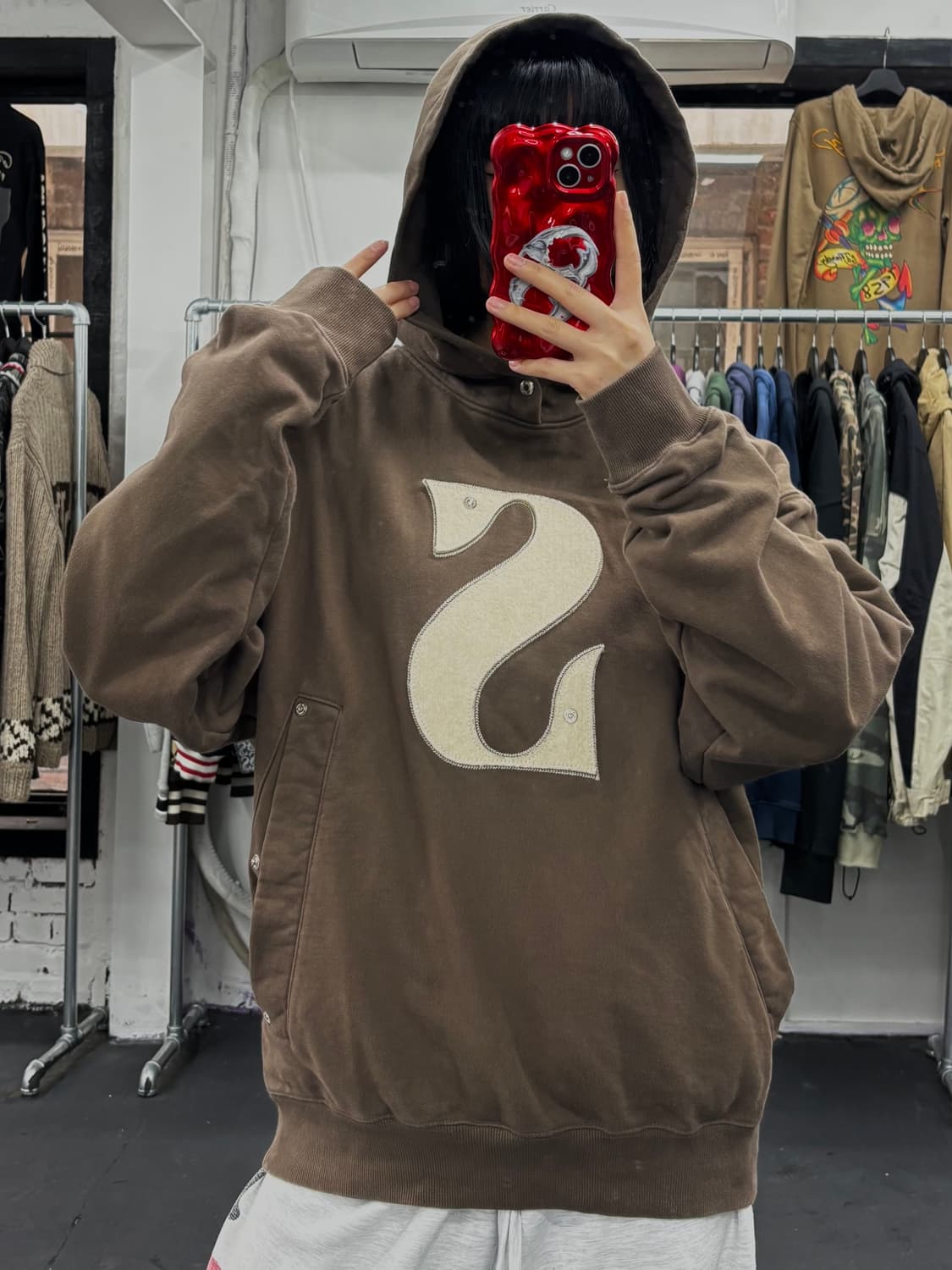 세터 아플리케 리벳 후드티 상품이미지3