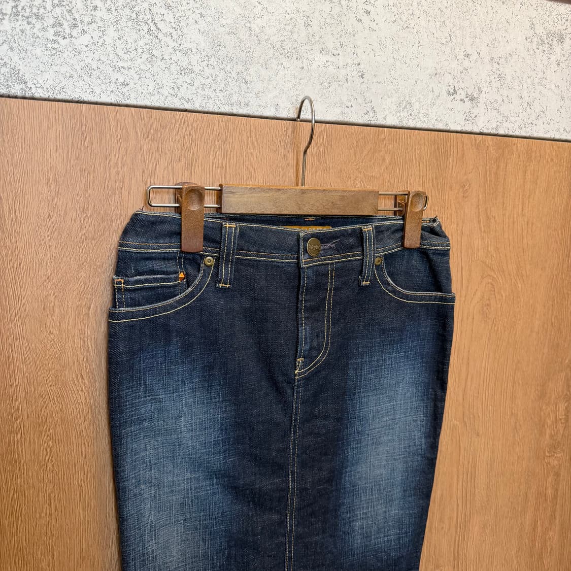 리바이스 데님 미디 스커트 백 슬릿 디테일 슬림 펜슬핏 진청 상품이미지3