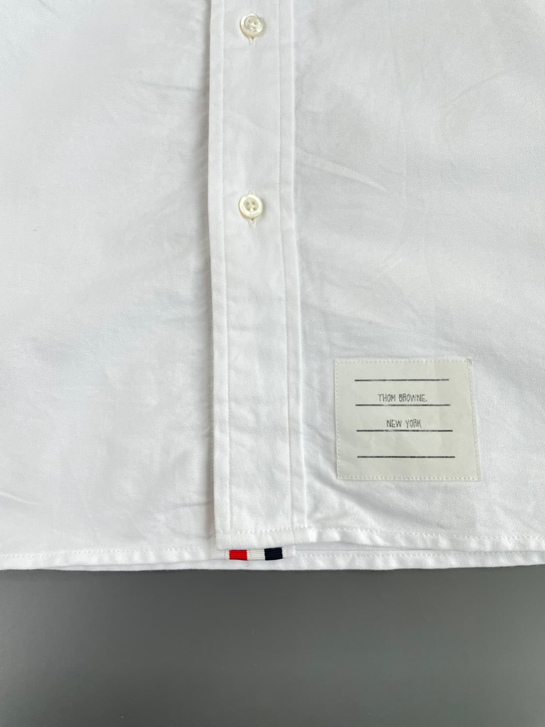 [3] 톰 브라운 클래식 옥스포드 히든 삼선 셔츠 상품이미지4