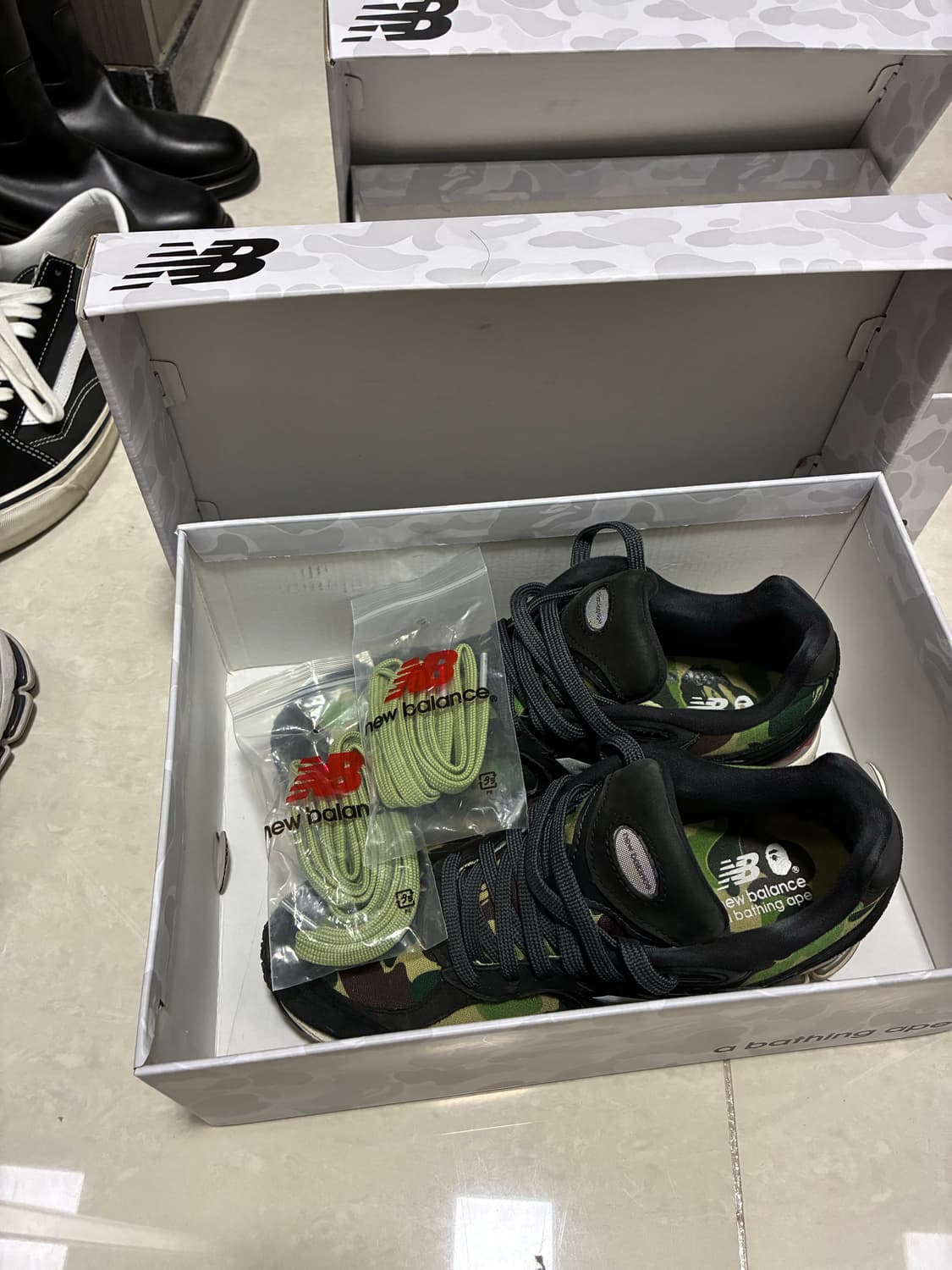 베이프 뉴발란스 2002R 상품이미지5