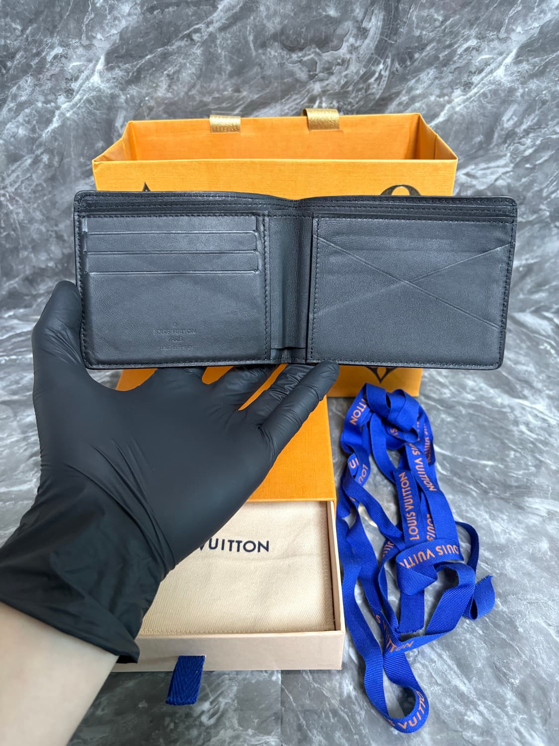 루이비통 에어로그램 반지갑 상품이미지3