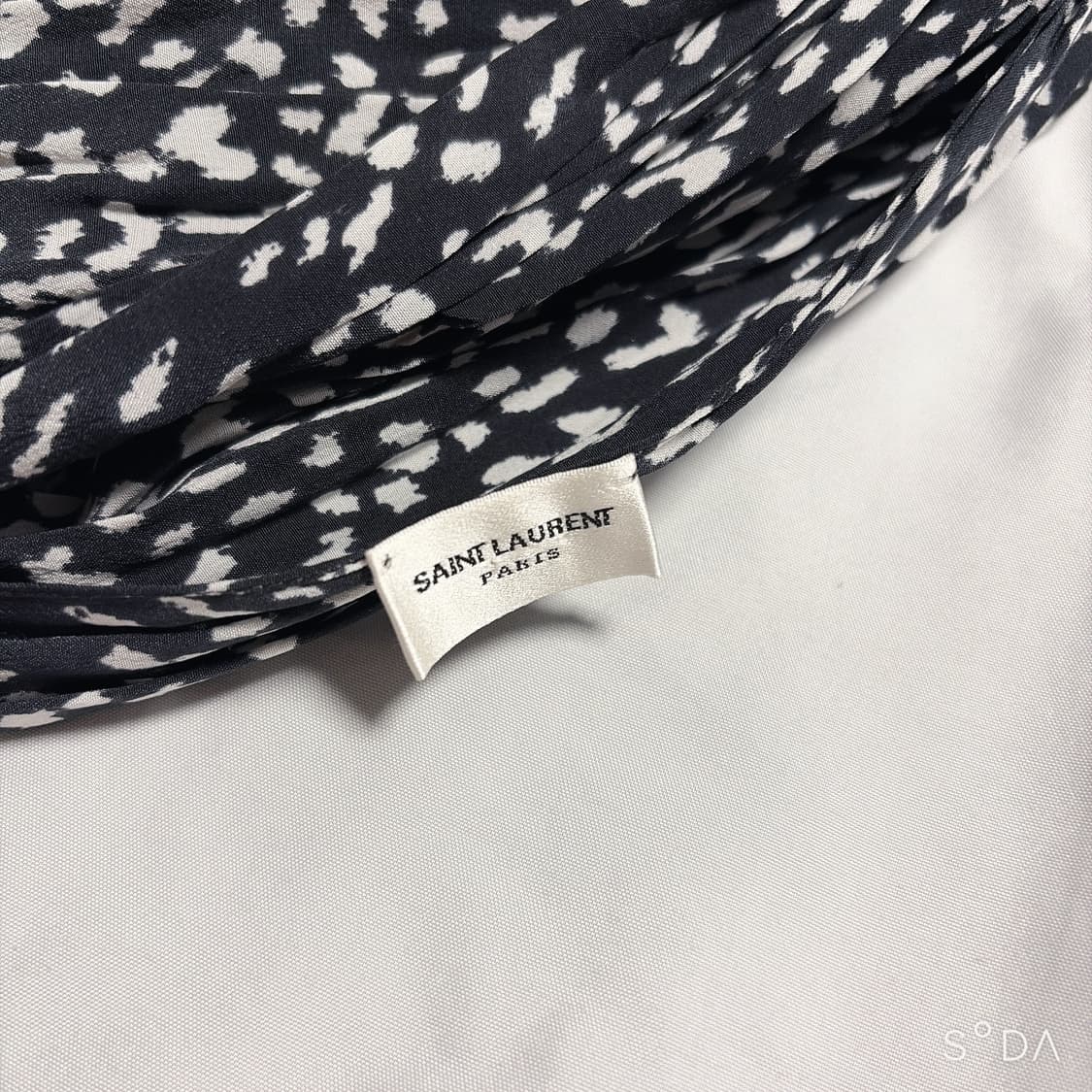 생로랑 블랙 프린트 태슬 스카프 상품이미지2