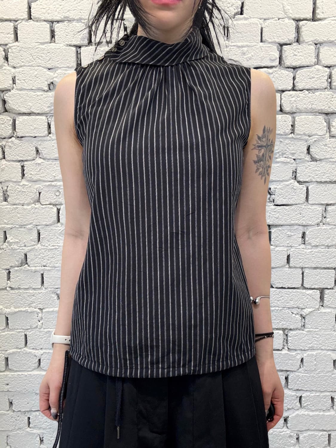Striped High Neck Sleeveless Top  상품이미지1