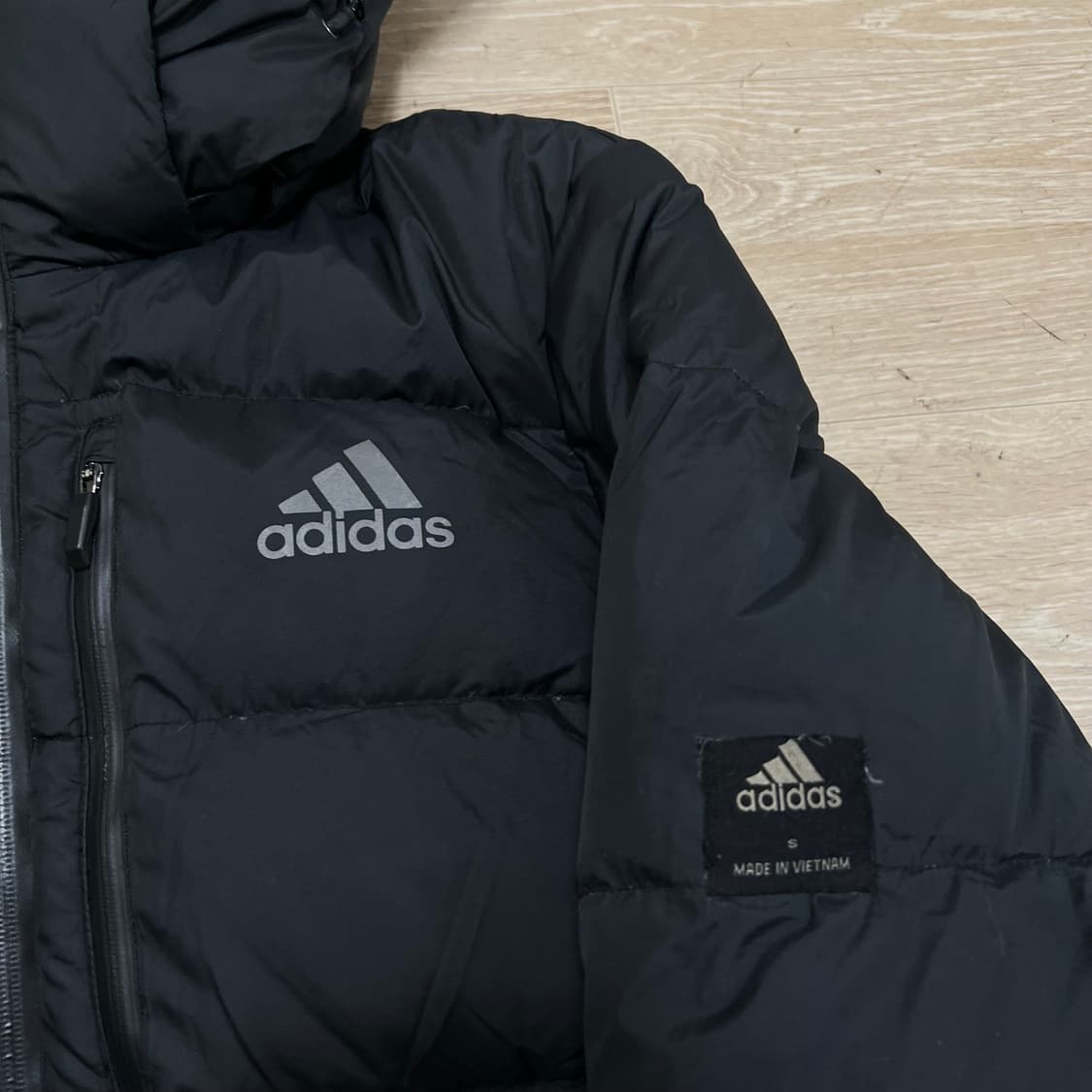 아디다스 여성 덕다운 와펜 벤치코트 후드 롱패딩 점퍼 [블랙] S/90 상품이미지4