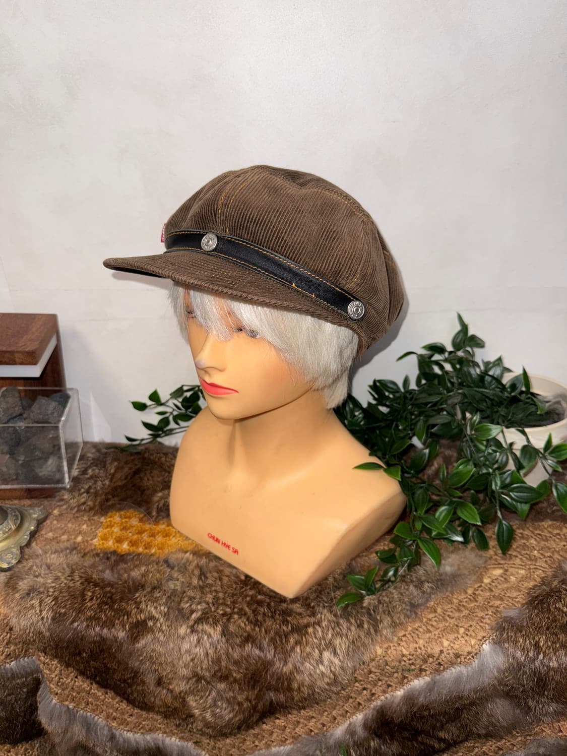 Levi’s brown corduroy newsboy cap 상품이미지1