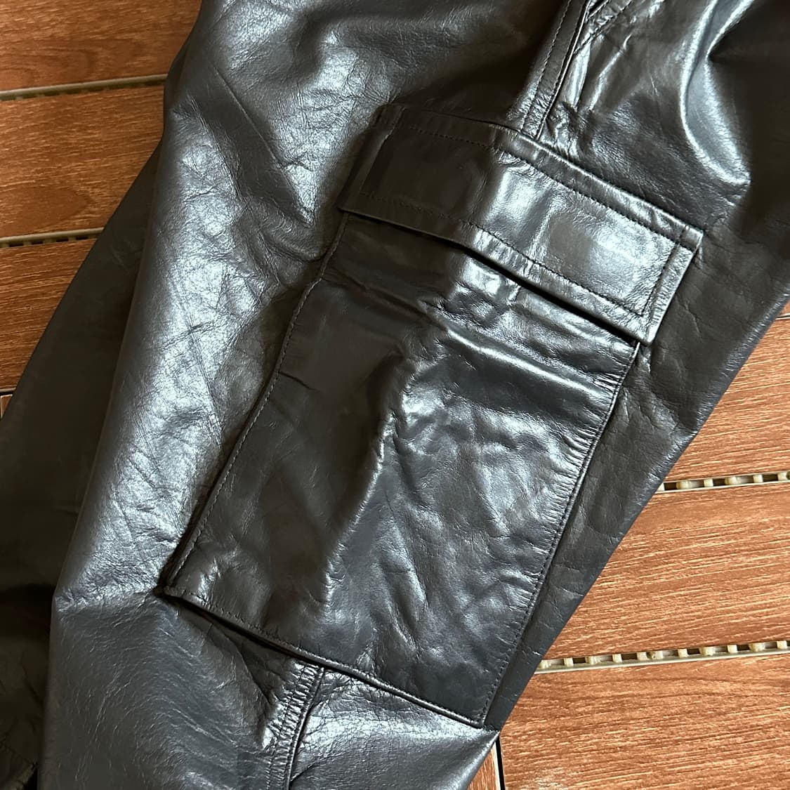 Ships cow-hide leather cargo shorts 상품이미지4