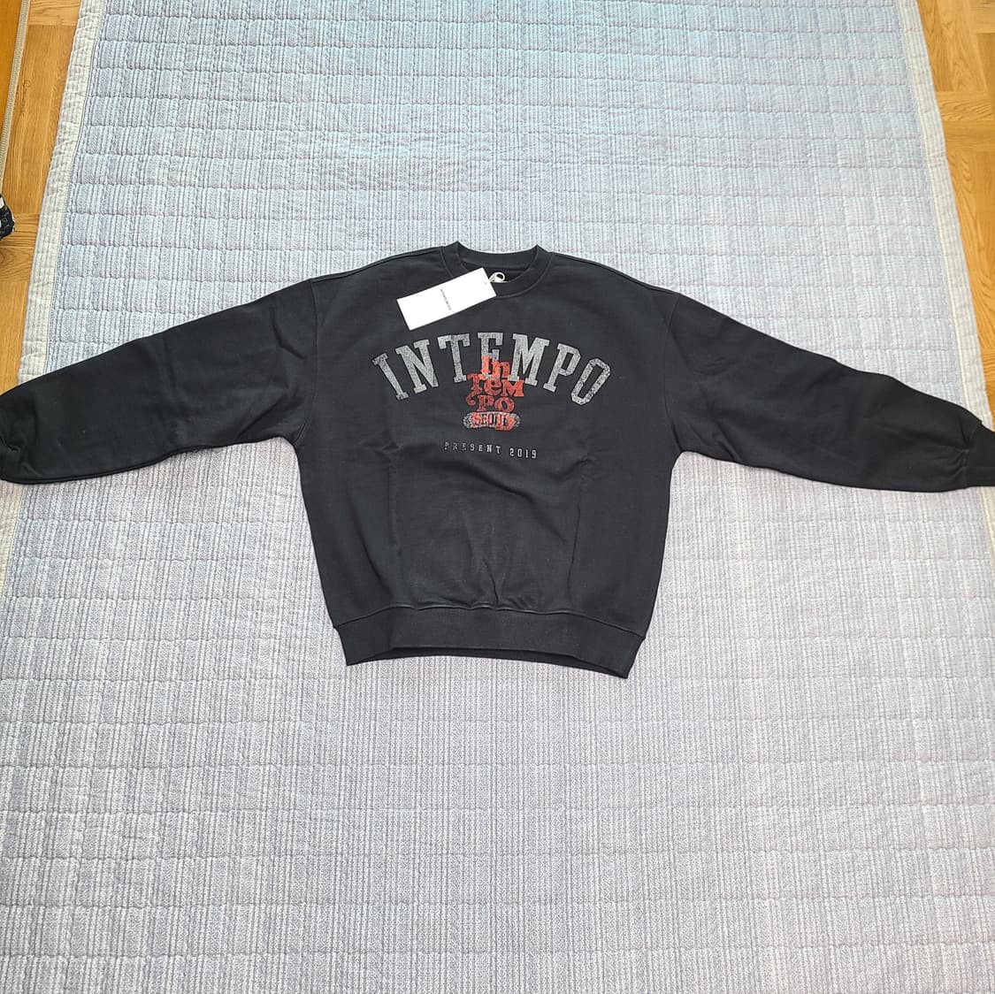 인템포무드 크랙 로고 스웨트셔츠
블랙 M 상품이미지2