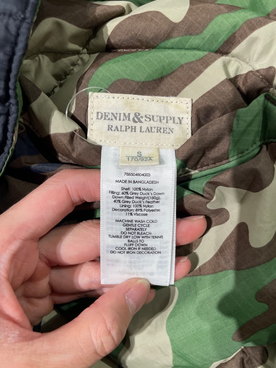 데님 앤 서플라이 랄프로렌 블랙 앤 카모 리버시블 덕 다운 베스트 상품이미지9