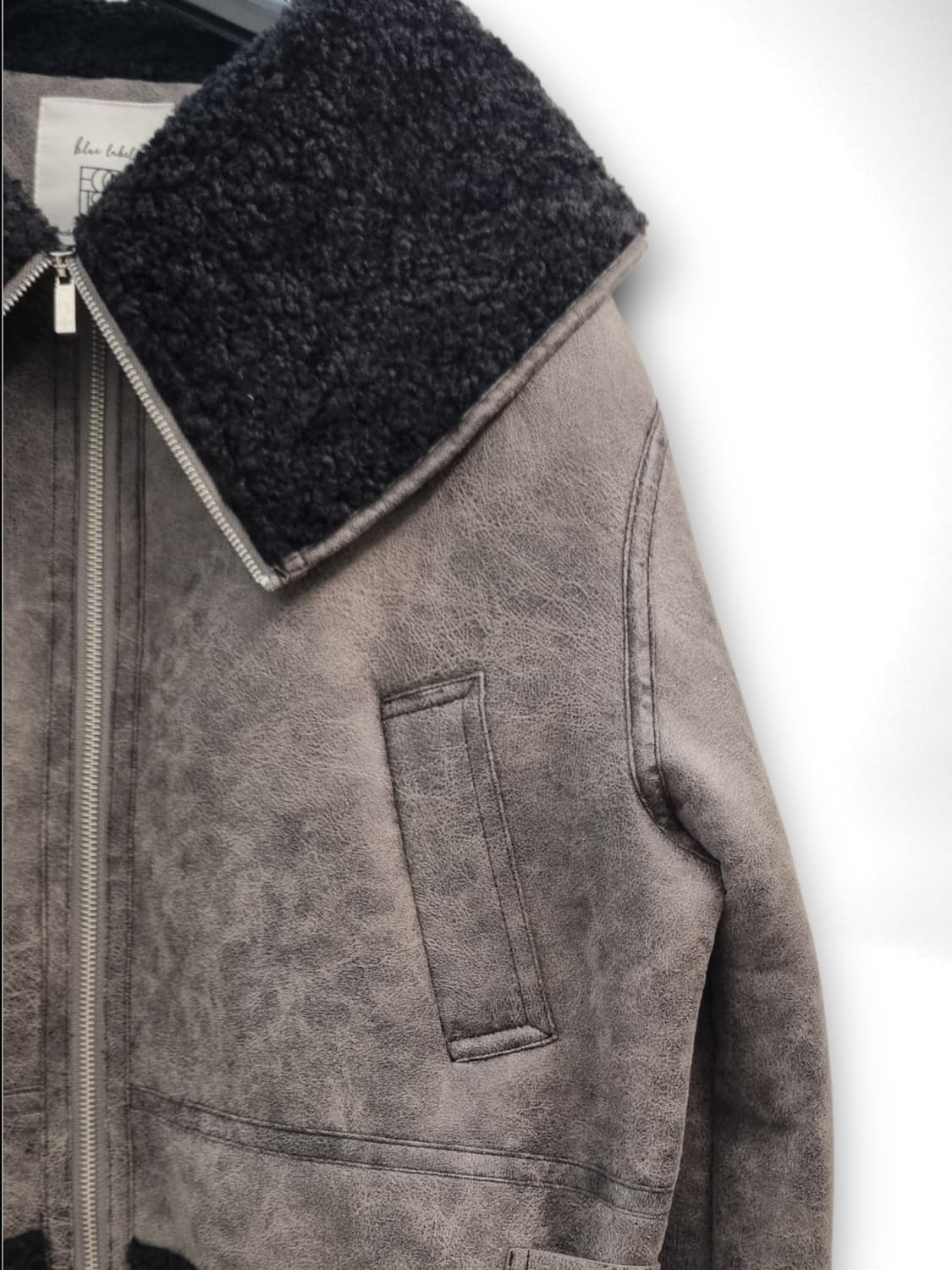 • 에고이스트 블루라벨 크롭 무스탕 퍼 자켓 M(55) 상품이미지3