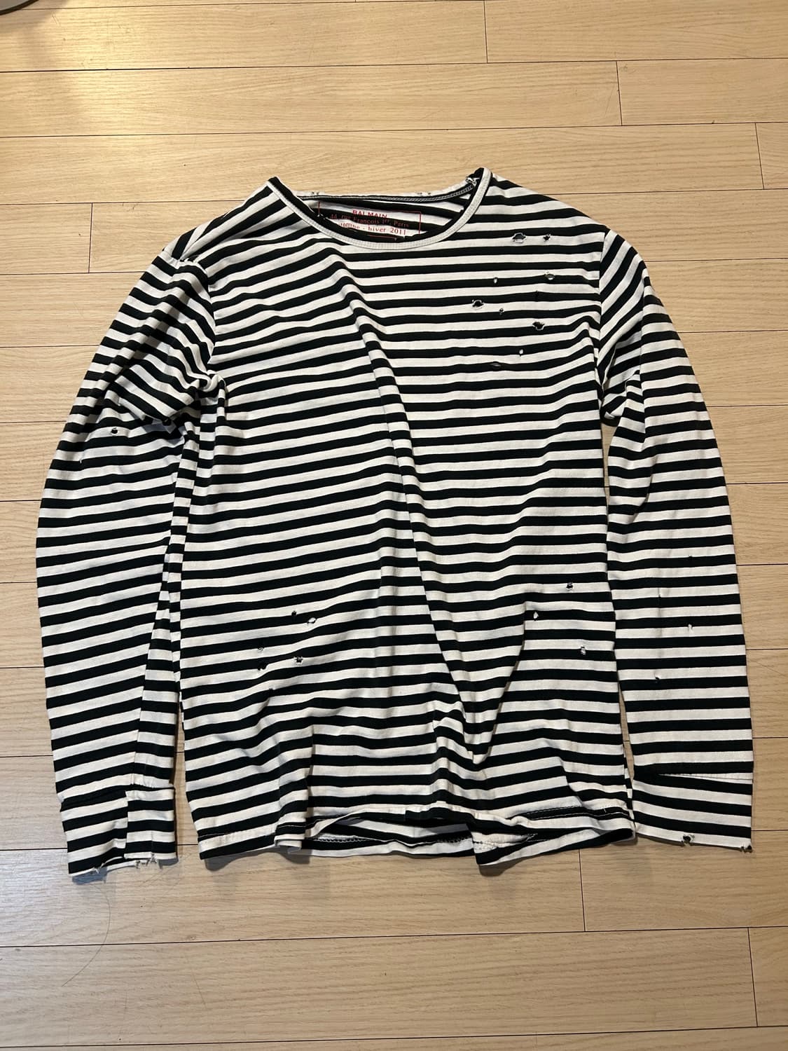 BALMAIN 스트라이프 데미지 디테일 롱슬리브 상품이미지5
