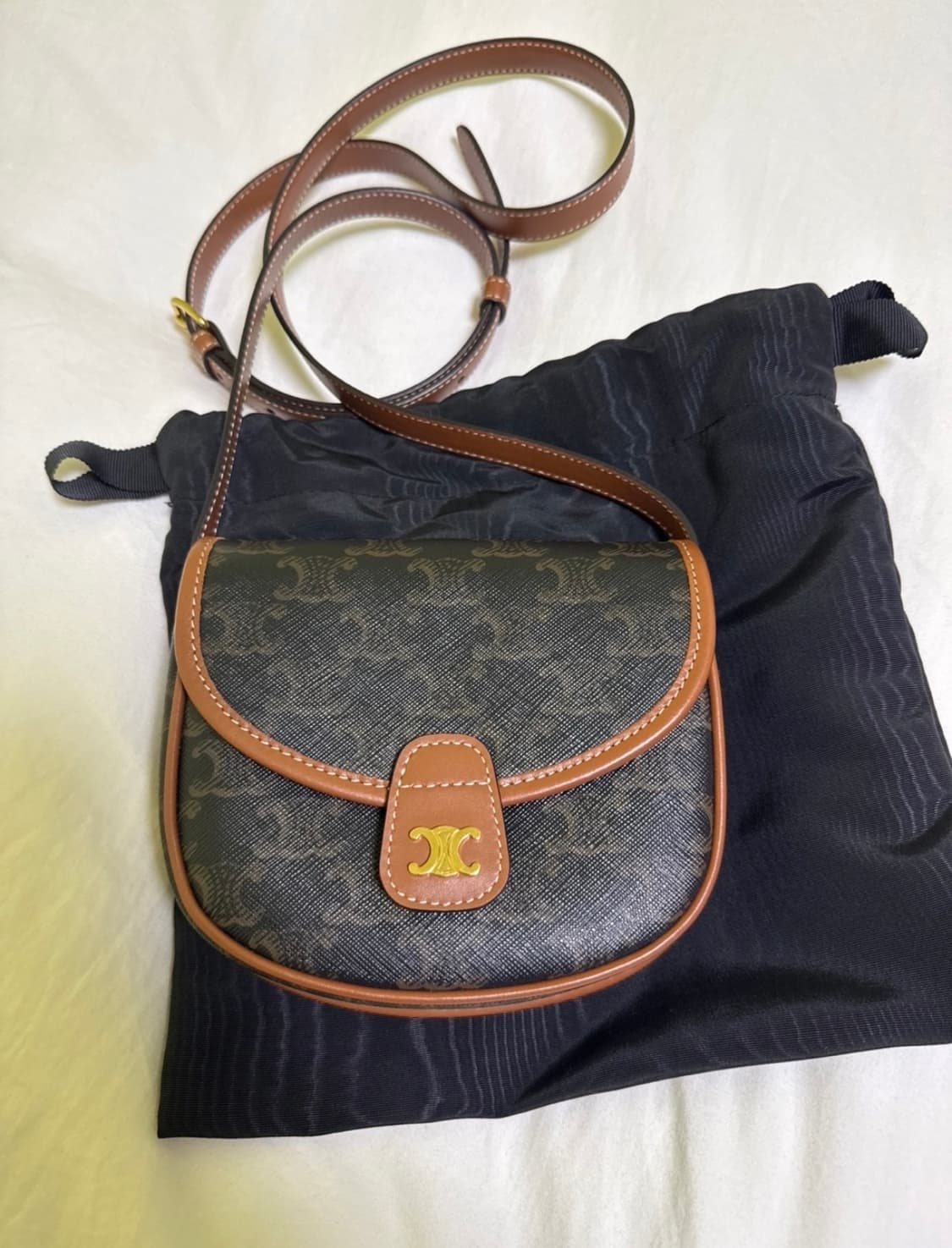 셀린느 미니베사체 상품이미지1