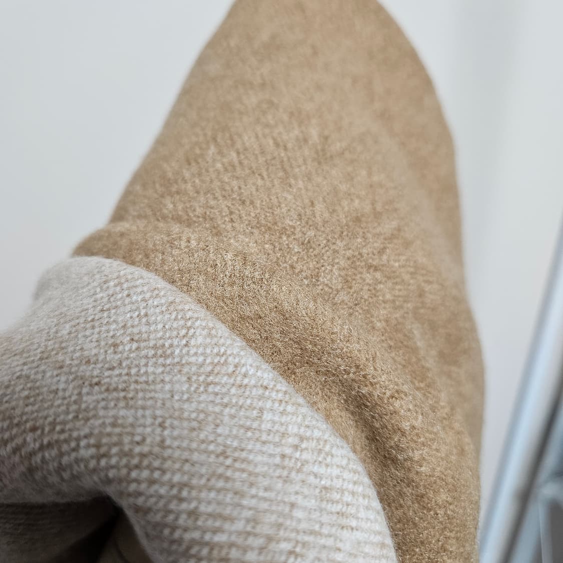 비비안웨스트우드 스타일 더블 컬러 머플러 새상품 카라멜베이지 상품이미지5