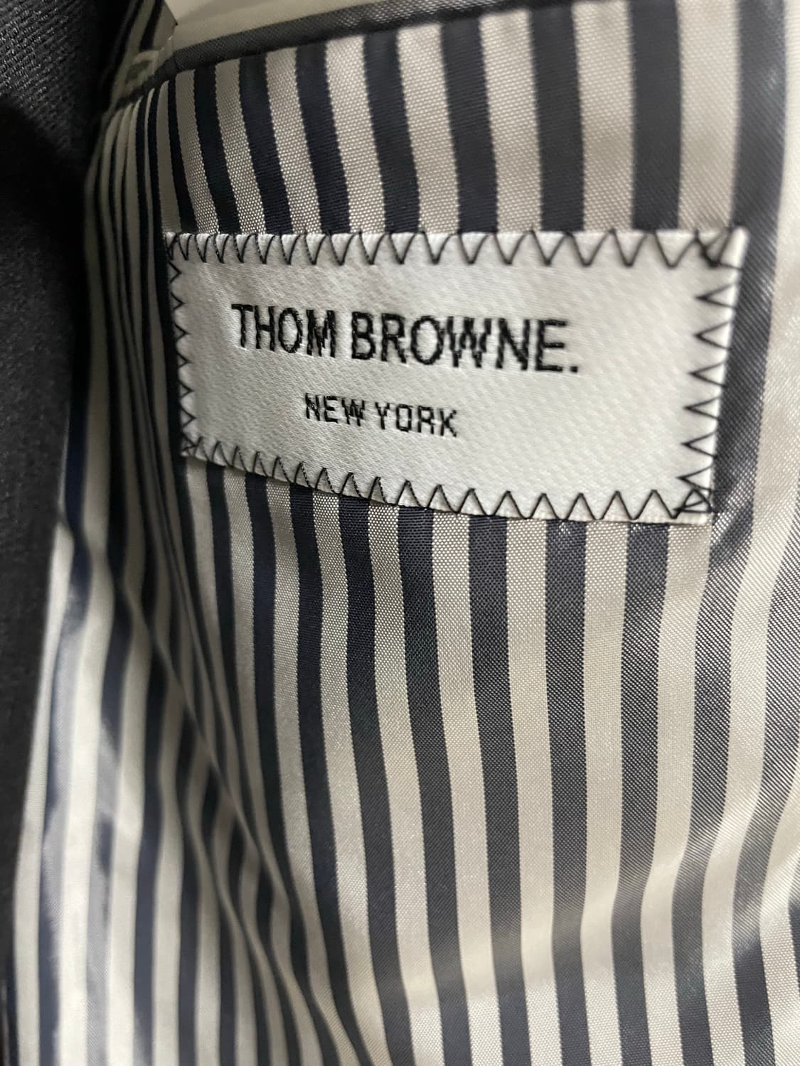 톰브라운 수트 차콜 상품이미지3