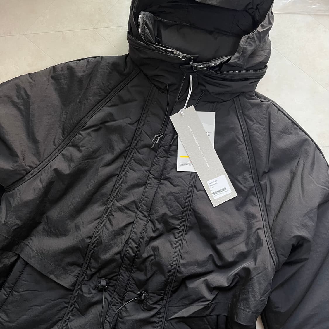 새상품)언어펙티드 패디드 파라슈트 점퍼 블랙 상품이미지3