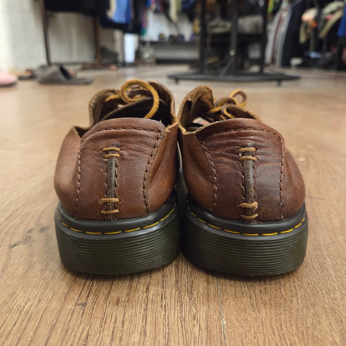 닥터마틴 엘스필드 uk6 250-255 크레이지홀스 브라운 상품이미지2