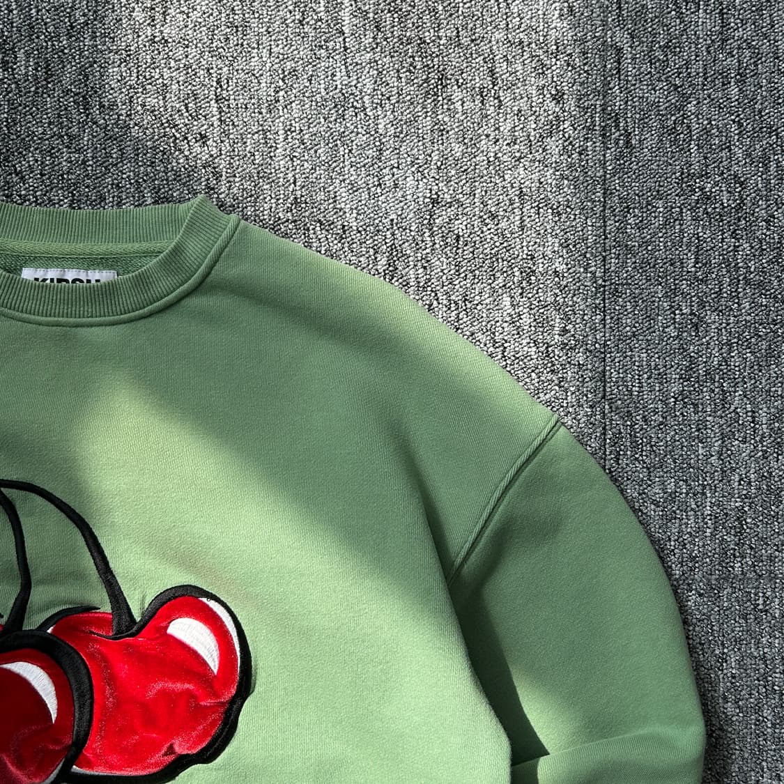 키르시 빅 체리 그린 맨투맨 상품이미지2