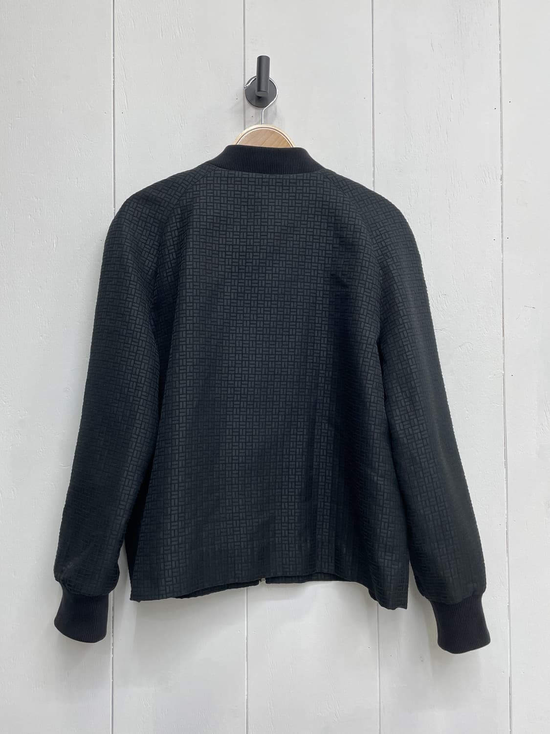 COS(코스) 기하학 패턴 밤버 자켓 블랙 상품이미지5