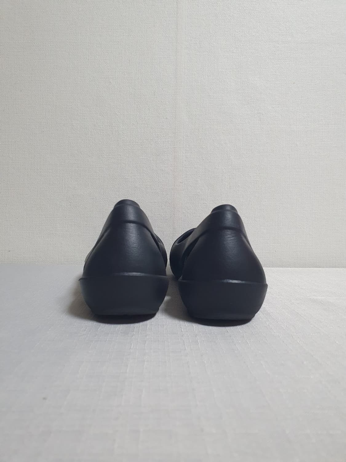 240mm 크록스 샌들 시에나 플랫 슈즈 블랙  W7 상품이미지5