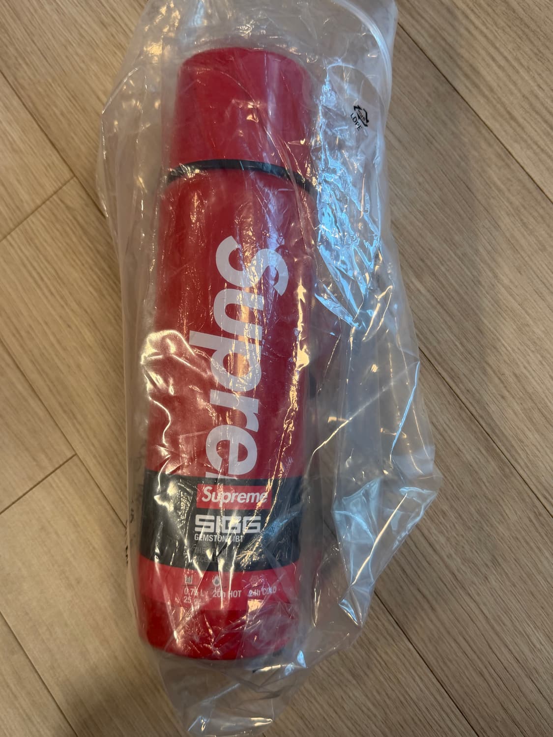 슈프림 x SIGG 텀블러 보온병 레드 새상품 상품이미지4