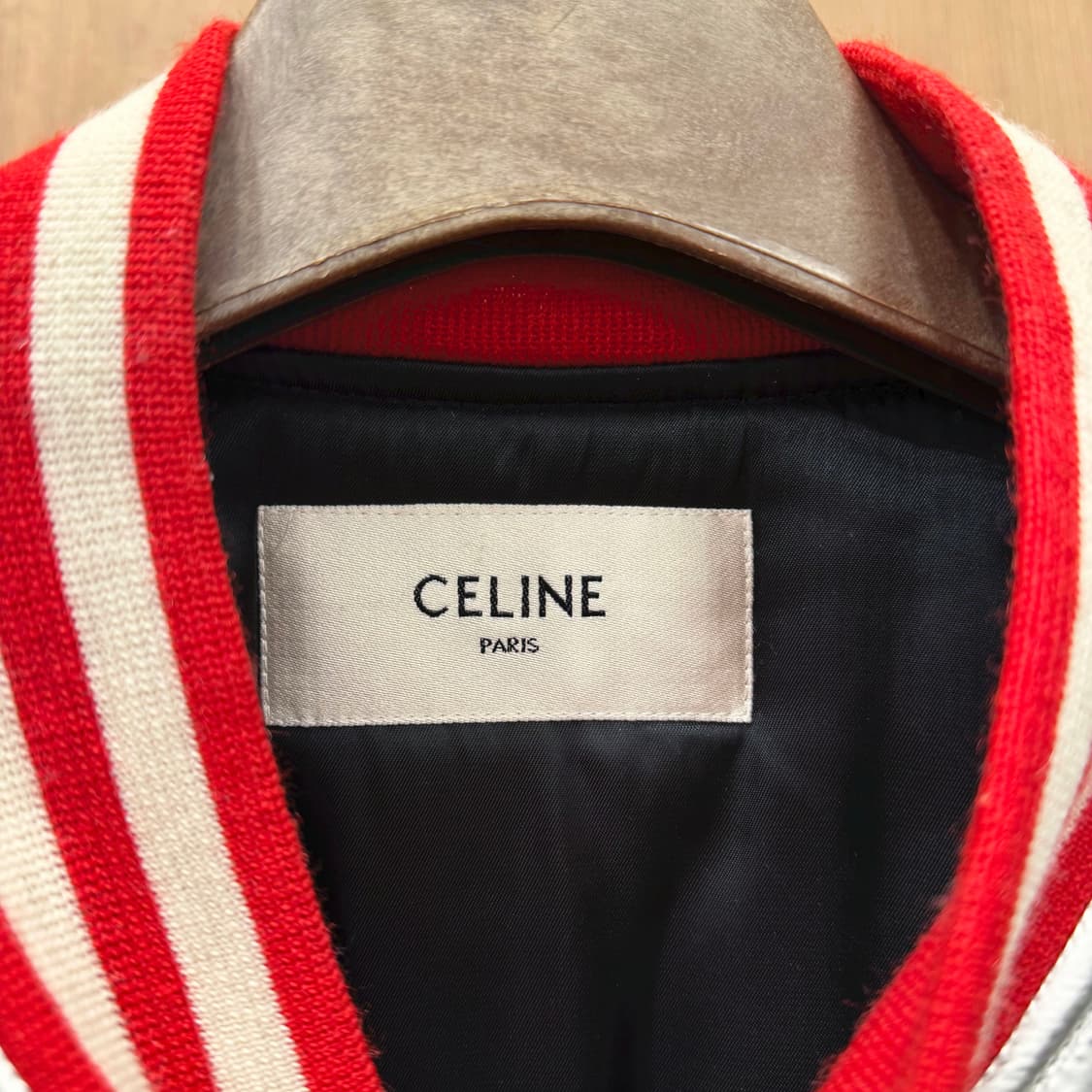 셀린느 바시티 자켓 메탈릭 실버 퀄팅 슬리브 디테일 레귤러핏 실버 상품이미지6