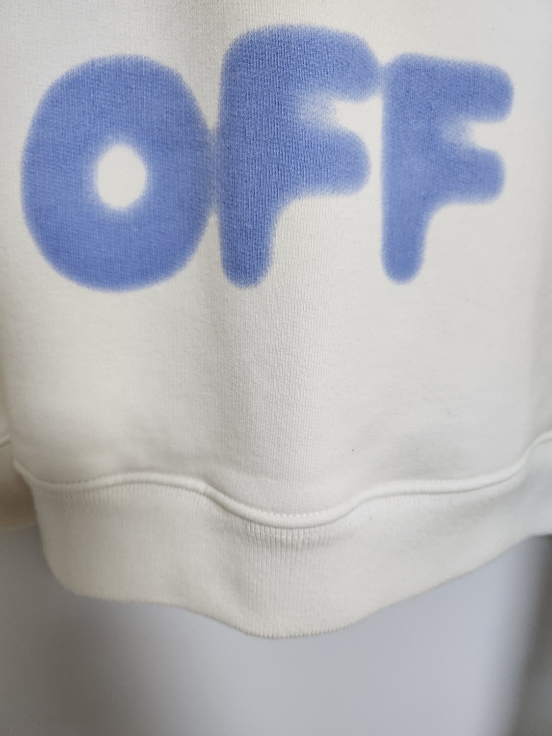 L 오프화이트 스프레이 로고 후드티 OMBB037F18192038 상품이미지3