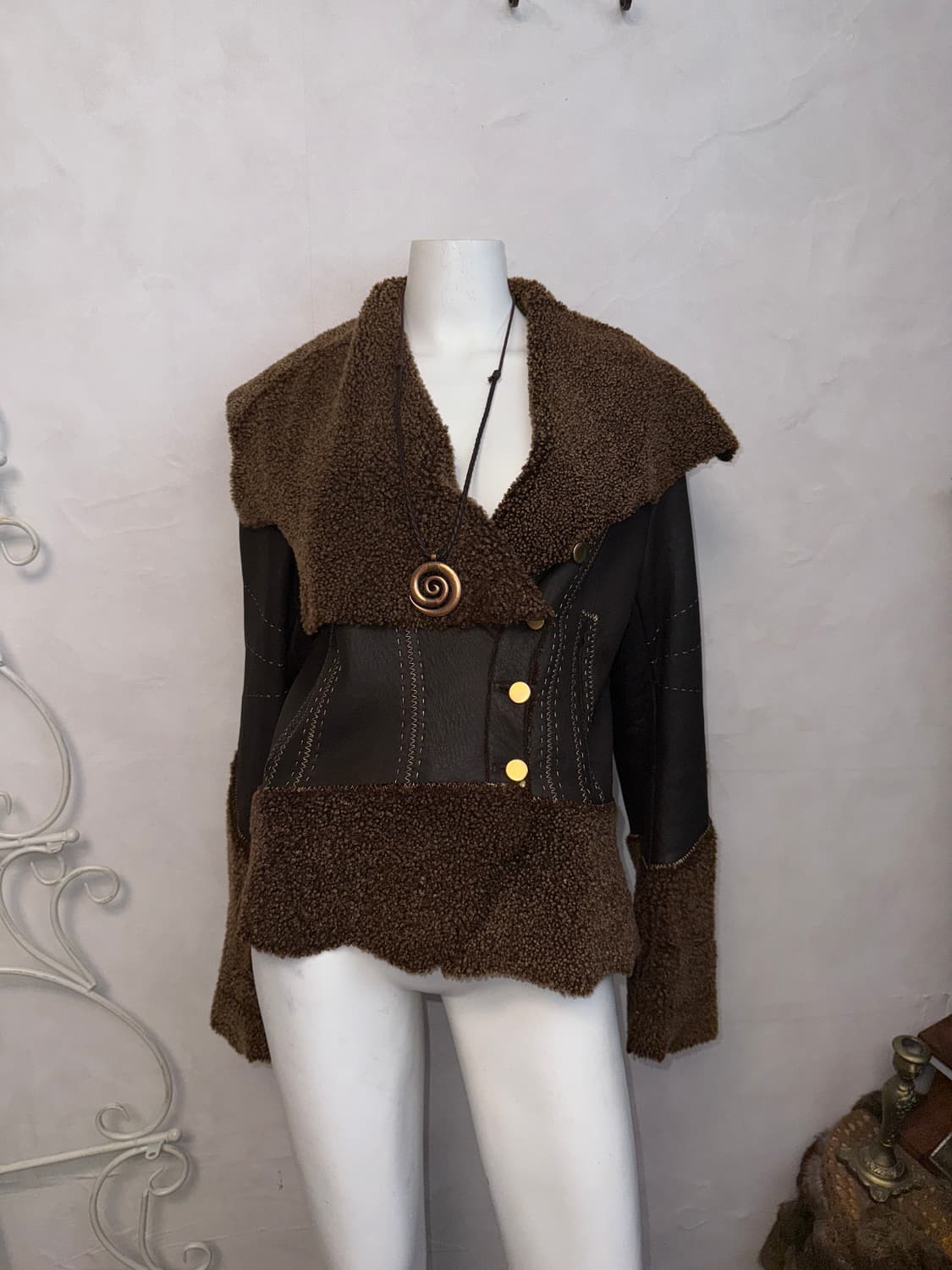 Dark brown lamb skin fur wide collar 무스탕 상품이미지4