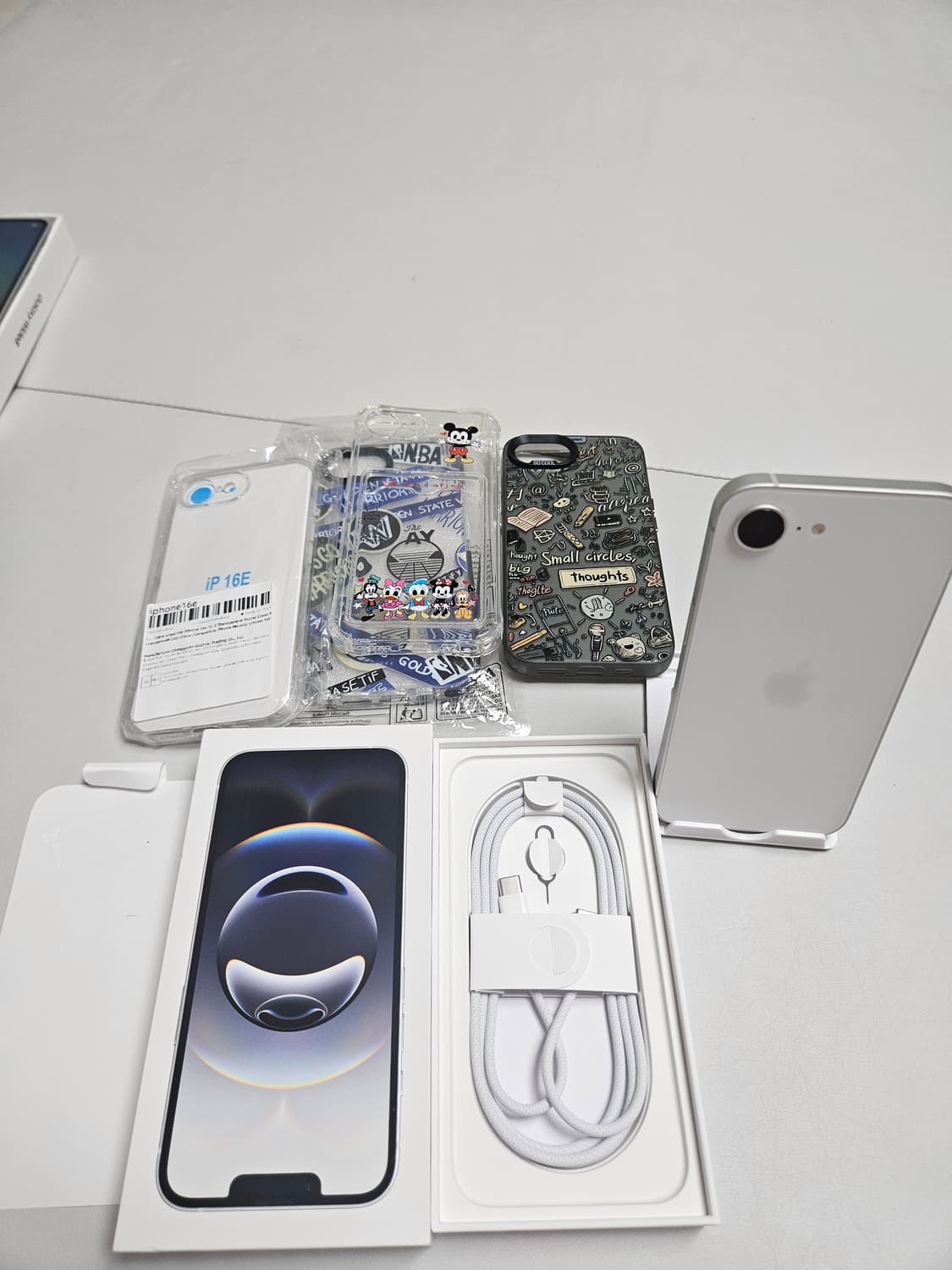 아이폰16e 상품이미지1