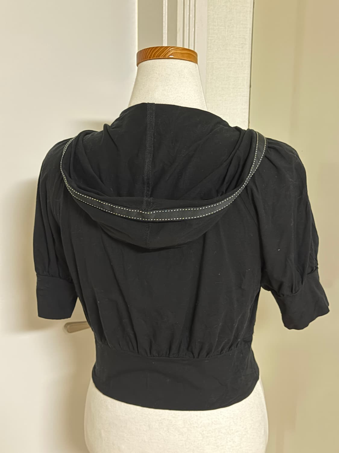 블랙 퍼프소매 반팔 후드집업 상품이미지3