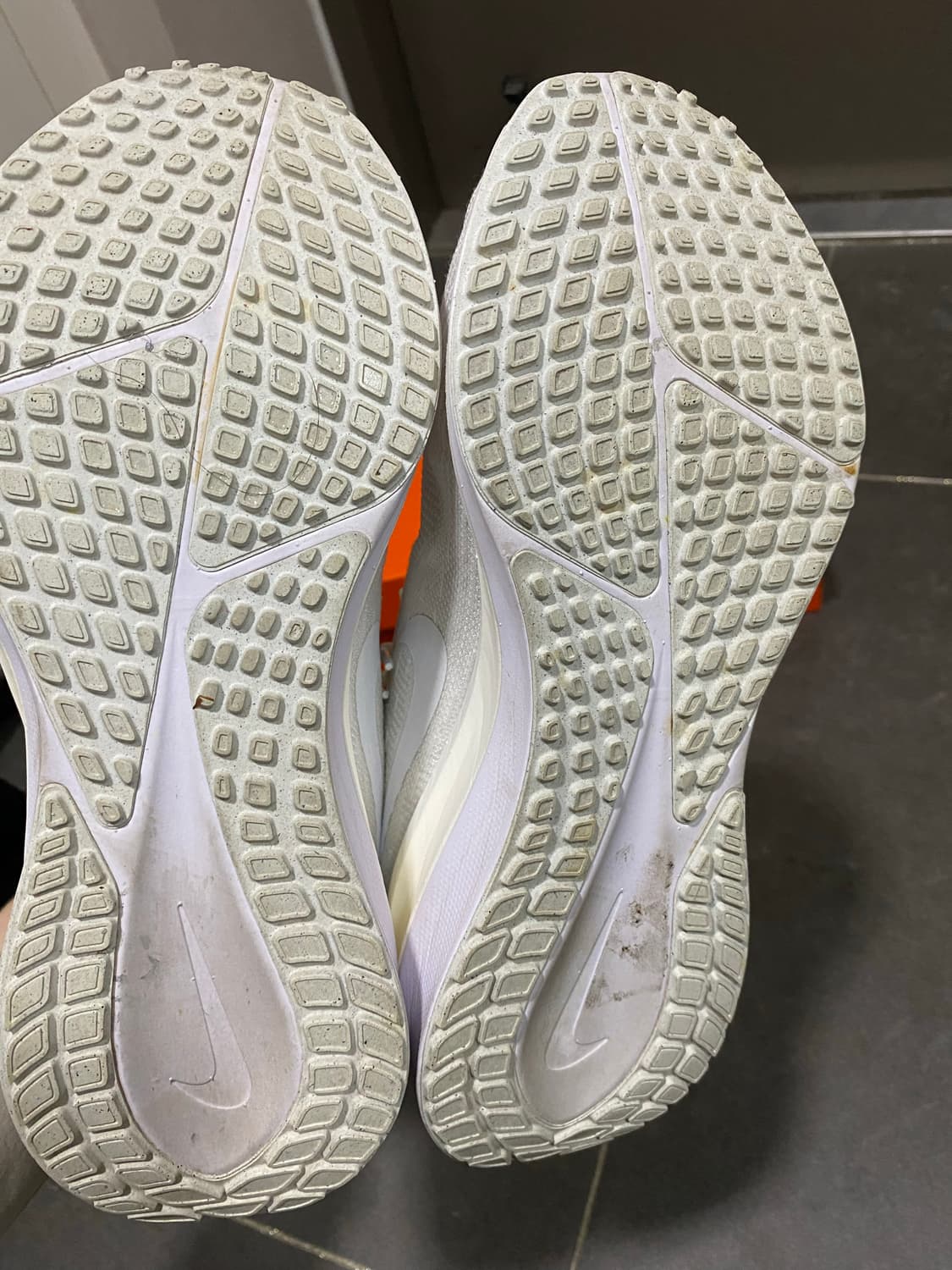 풀박스)나이키 보메로17 러닝화 260 운동화-화이트 상품이미지6