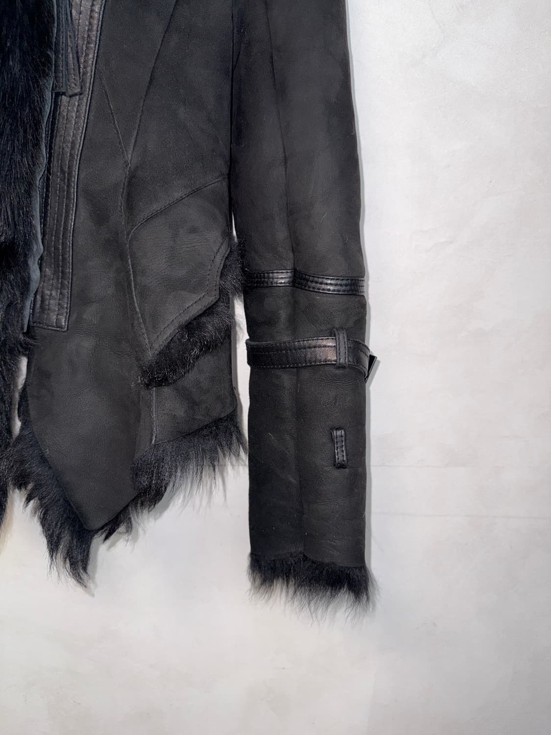 Black lamb skin buckled fur hood mustang 상품이미지3