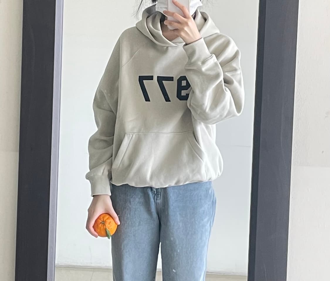 피오갓 에센셜 후드티 1977 (착샷) 상품이미지3