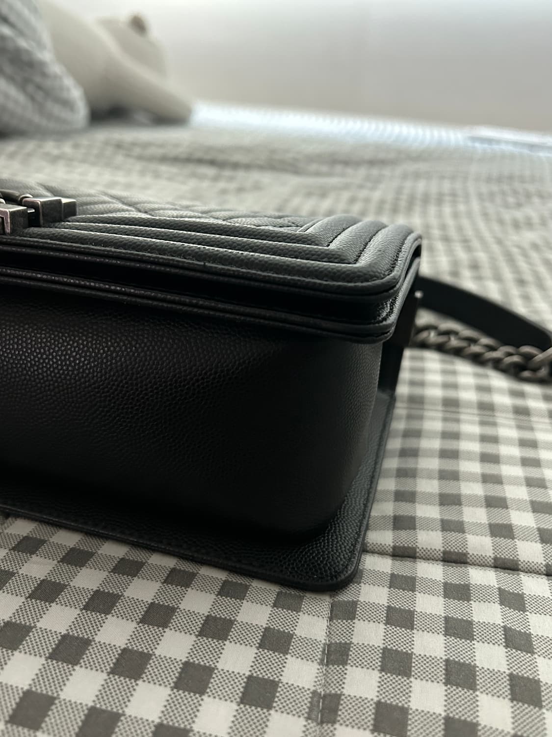 샤넬 보이백 미듐 빈티지 은장 캐비어 상품이미지4