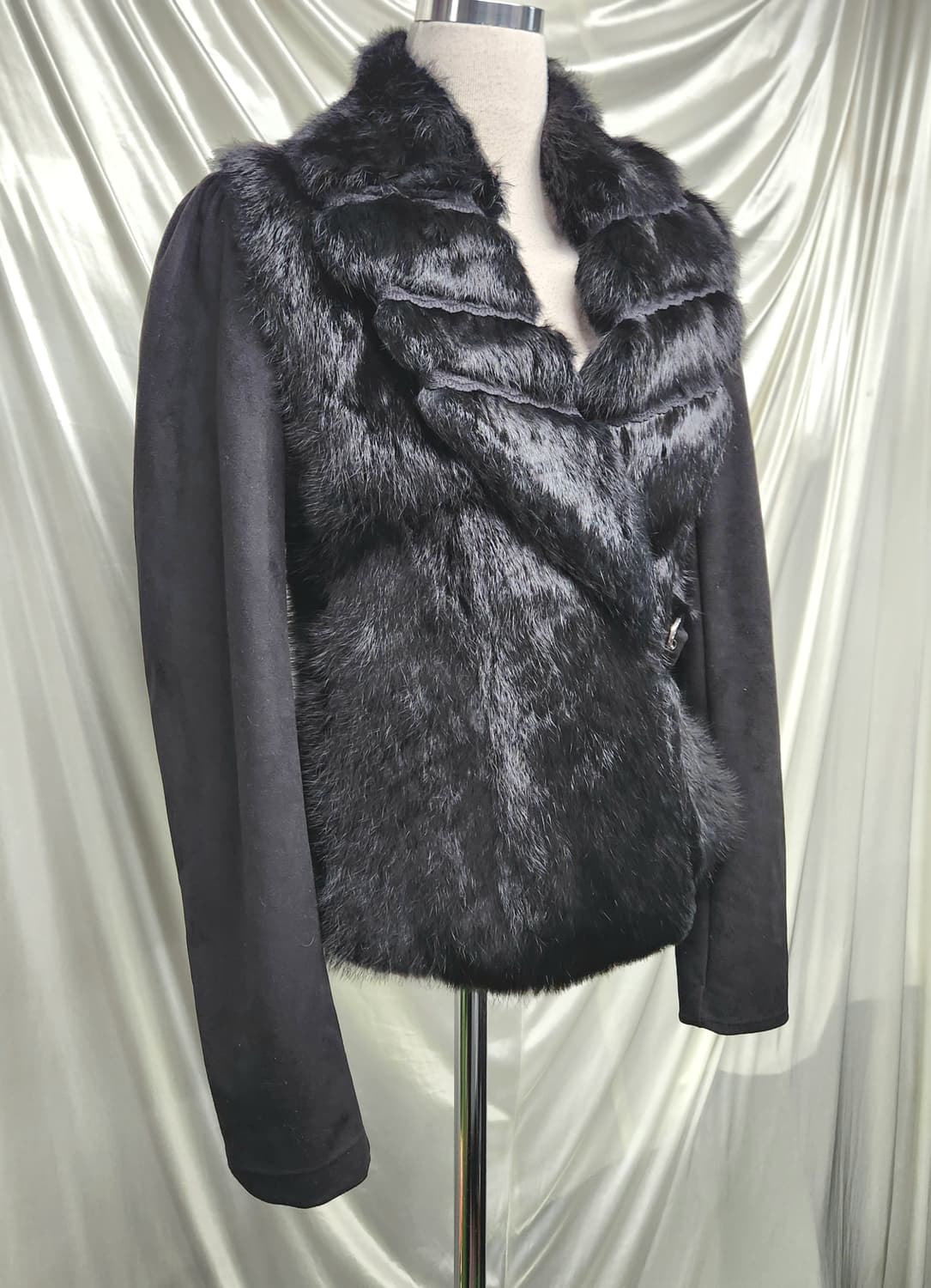 Black Fur Short Jacket ✦ 허리 슬림라인 실루엣
 상품이미지5