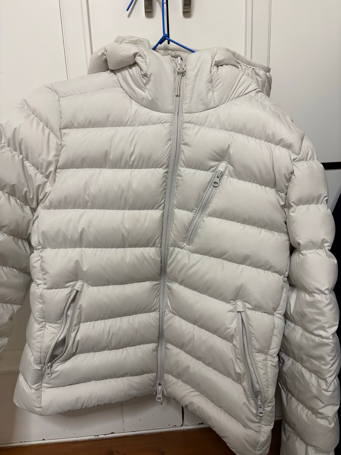 무신사 스탠다드 우먼 시티 레저 후디드 라이트 다운 재킷  상품이미지1