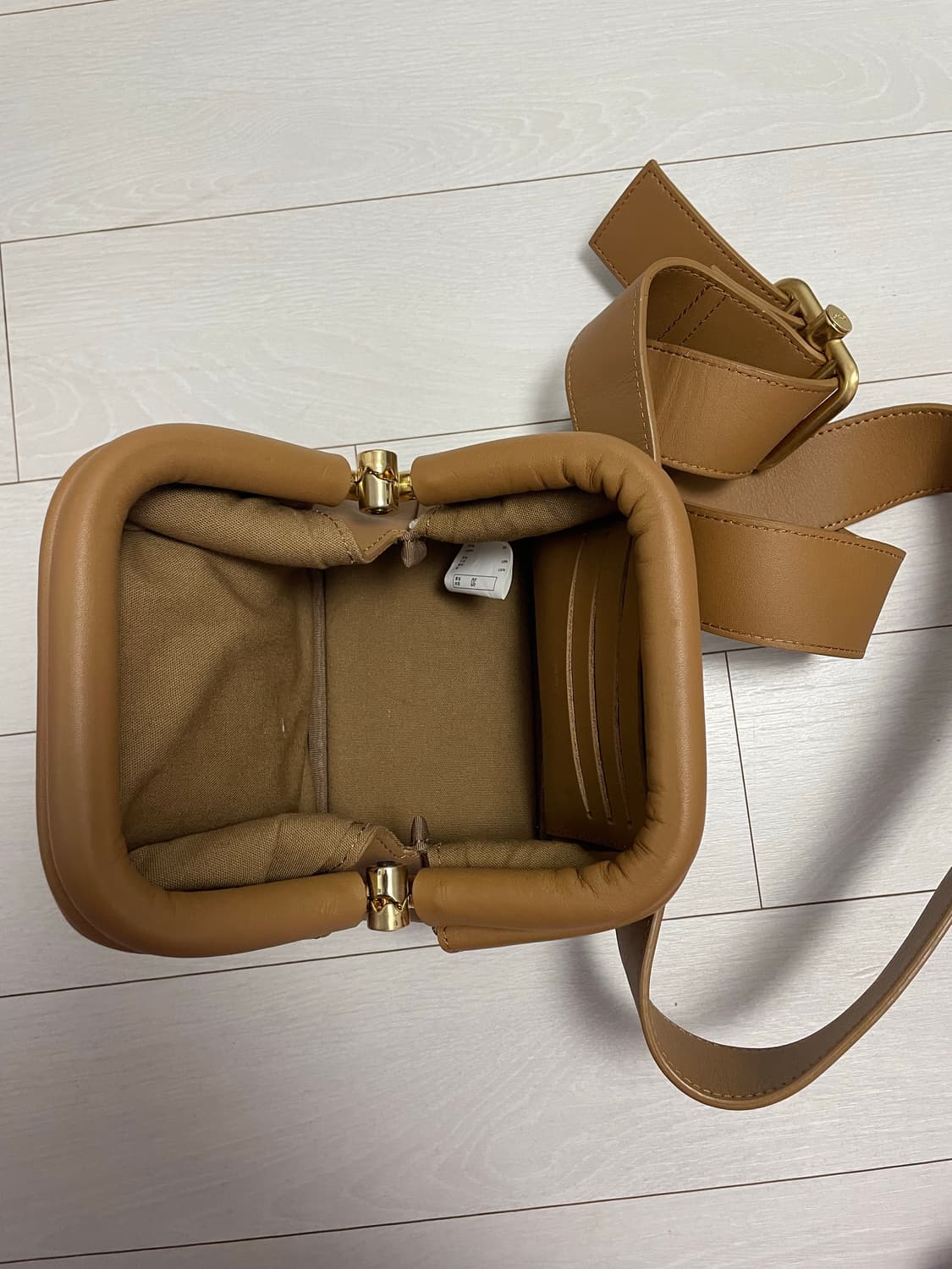 오소이 피칸 브로트 카멜 가방 상품이미지3