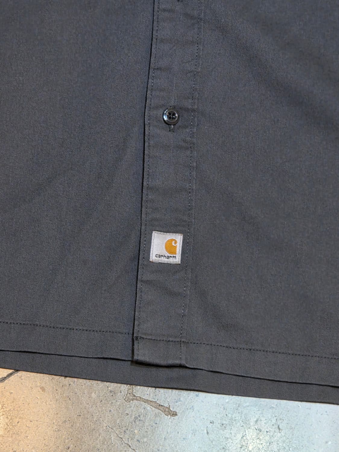 Carhartt 칼하트 차콜그레이 포켓반팔셔츠 상품이미지3