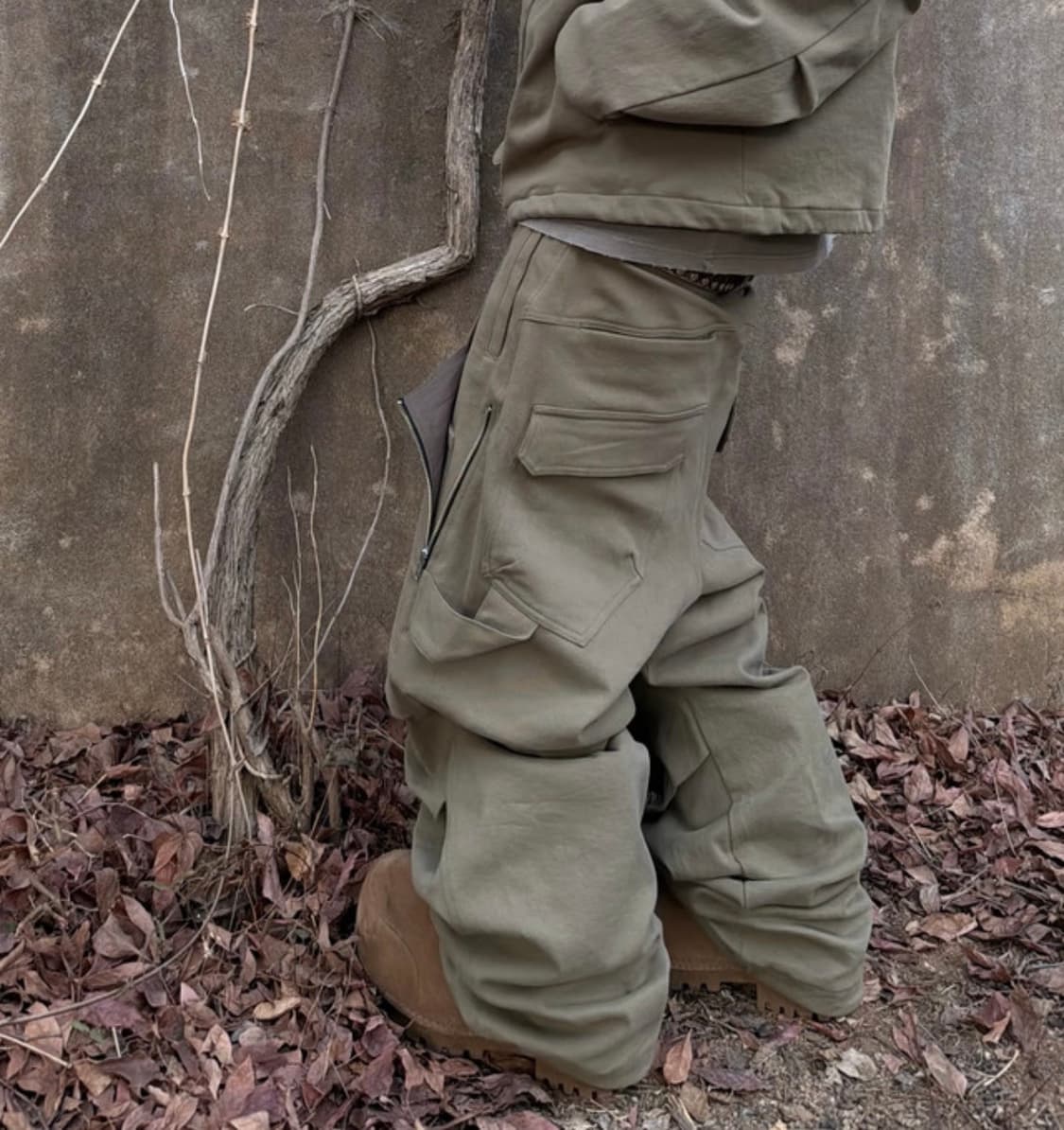 [새상품] (2) Kamien 카미엔 그라운드팬츠 몰스킨 라이트올리브 상품이미지1