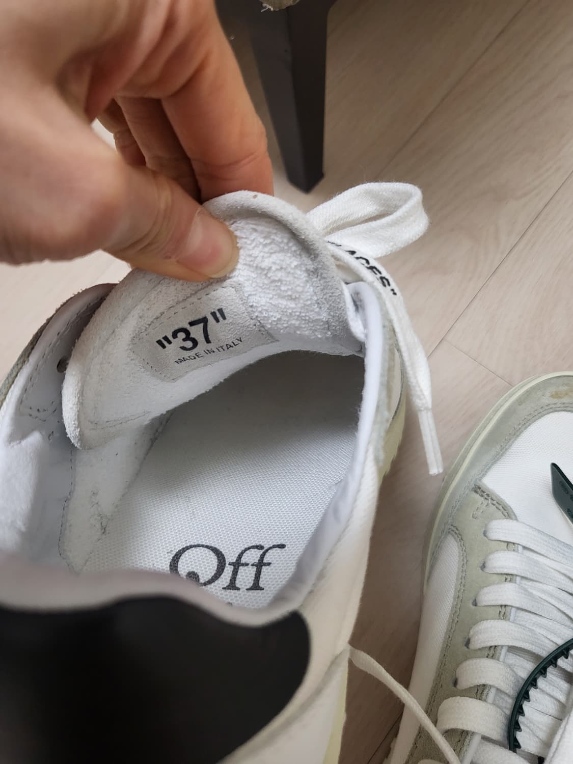 오프화이트 스니커즈 240 상품이미지5