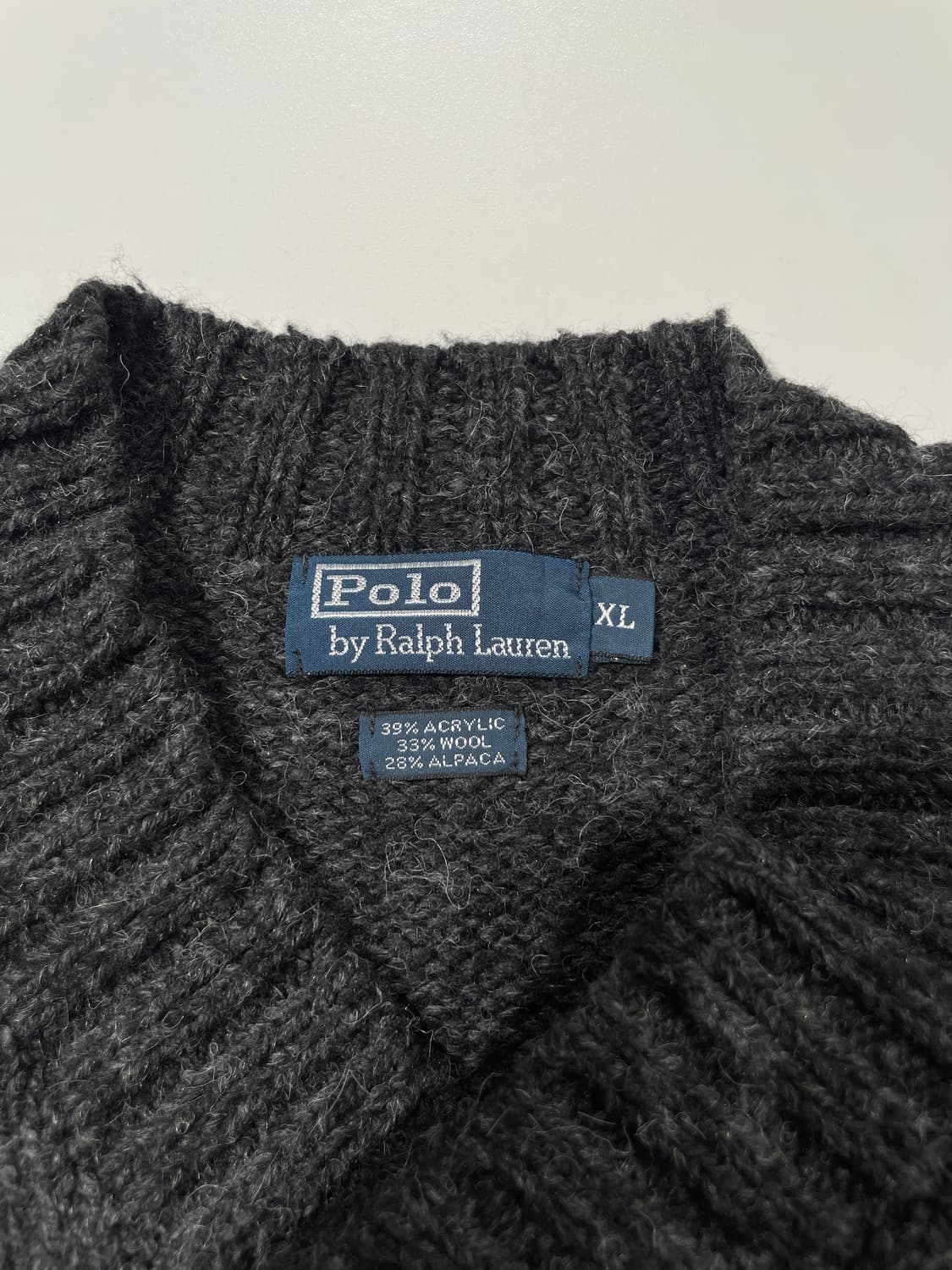 폴로 랄프로렌 차콜 암 패치 V넥 알파카 스웨터 상품이미지7