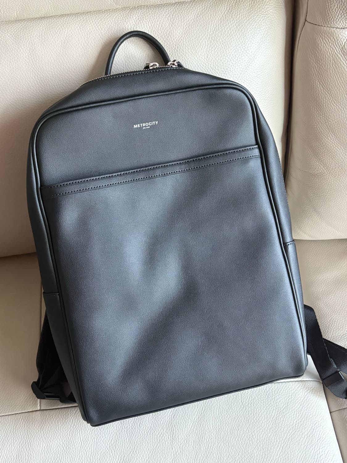 메트로시티 백팩 팔아요 상품이미지1