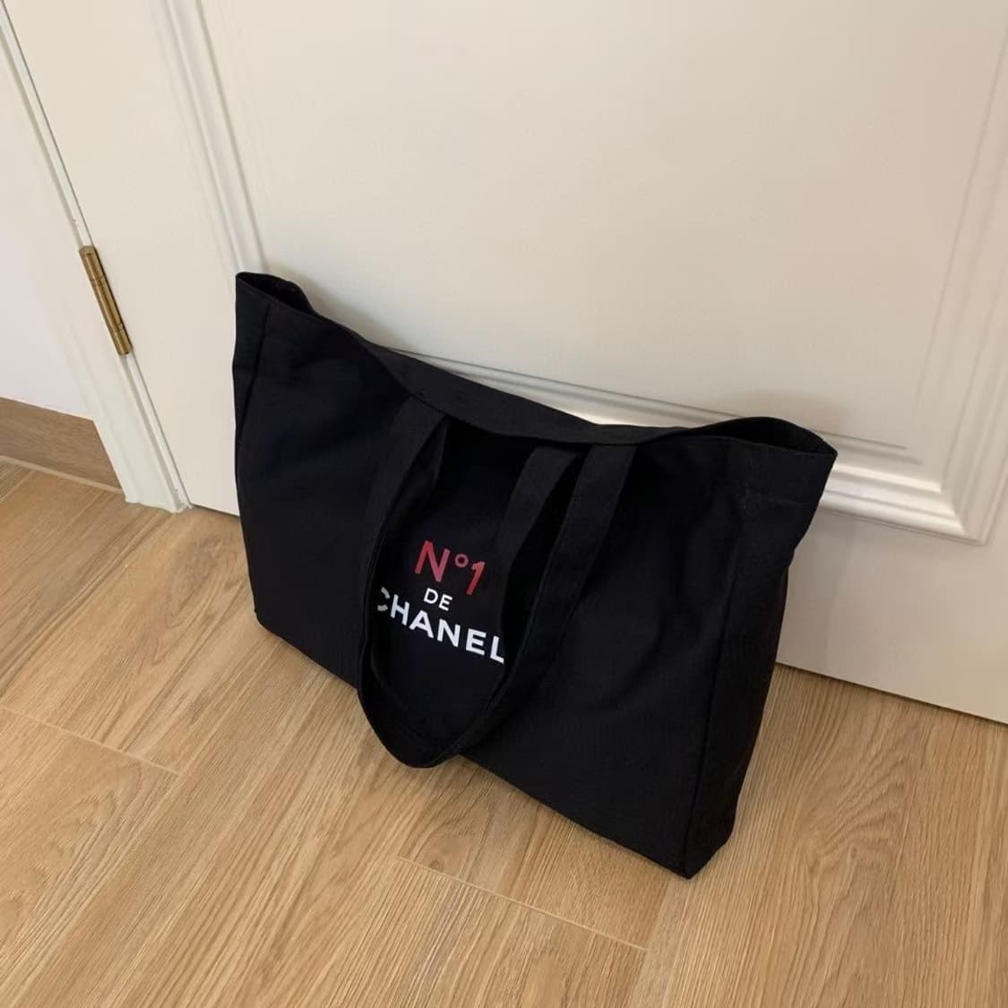 샤넬뷰티 NO.1 까멜리아 에코백 블랙 상품이미지3