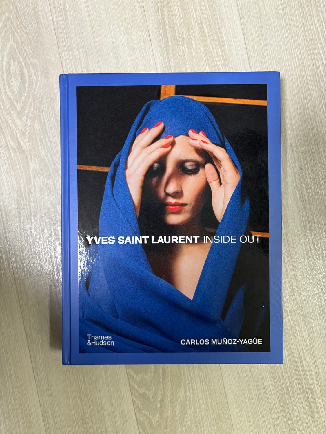 YVES SAINT LAURENT – Inside Out (하드커버) 상품이미지1