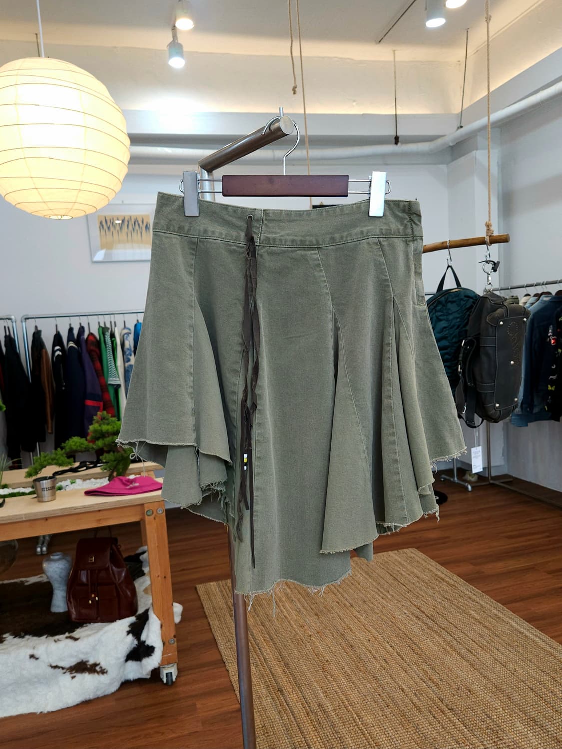더오픈프로덕트 오픈와이와이 ASYMMETRIC PLEATED SKIRT 상품이미지1