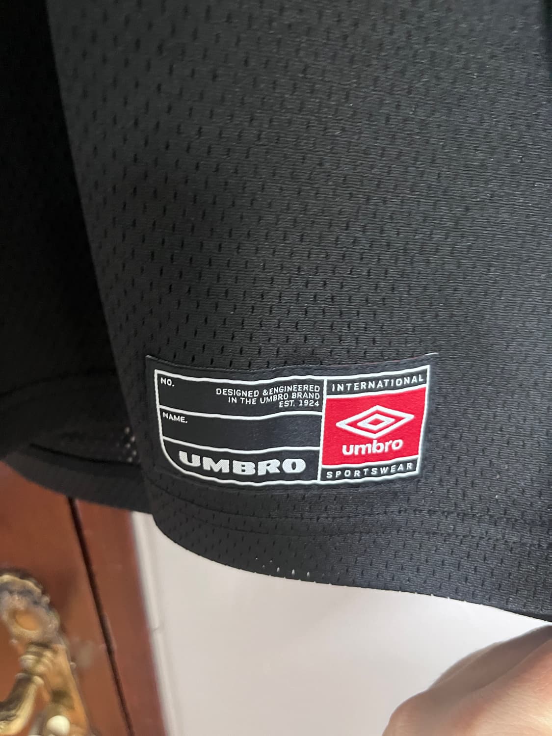 엄브로 스포티 레터링 메쉬 반팔티셔츠 블랙 상품이미지3