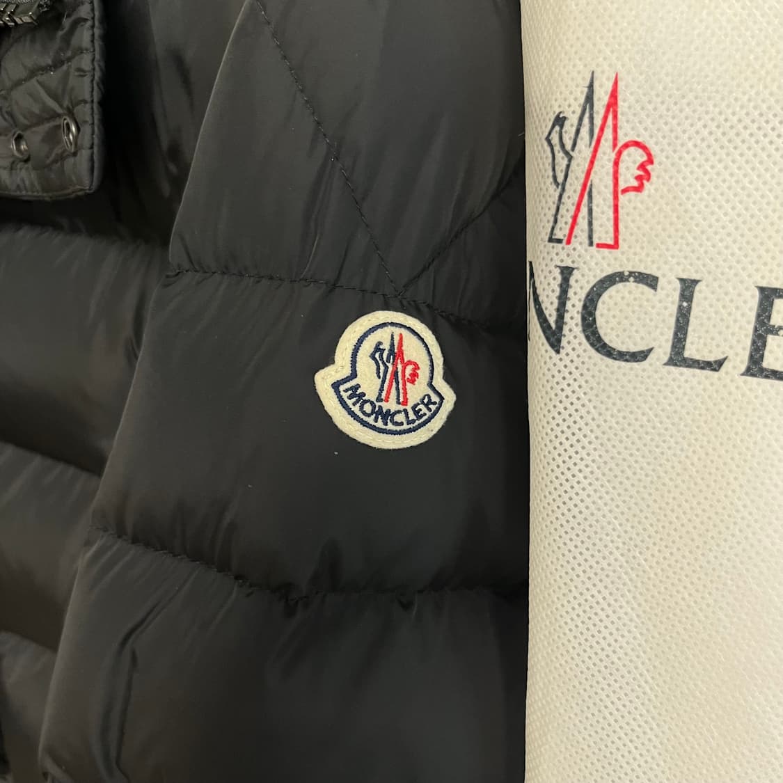 몽클레어 클루니 남성패딩 블랙 상품이미지3