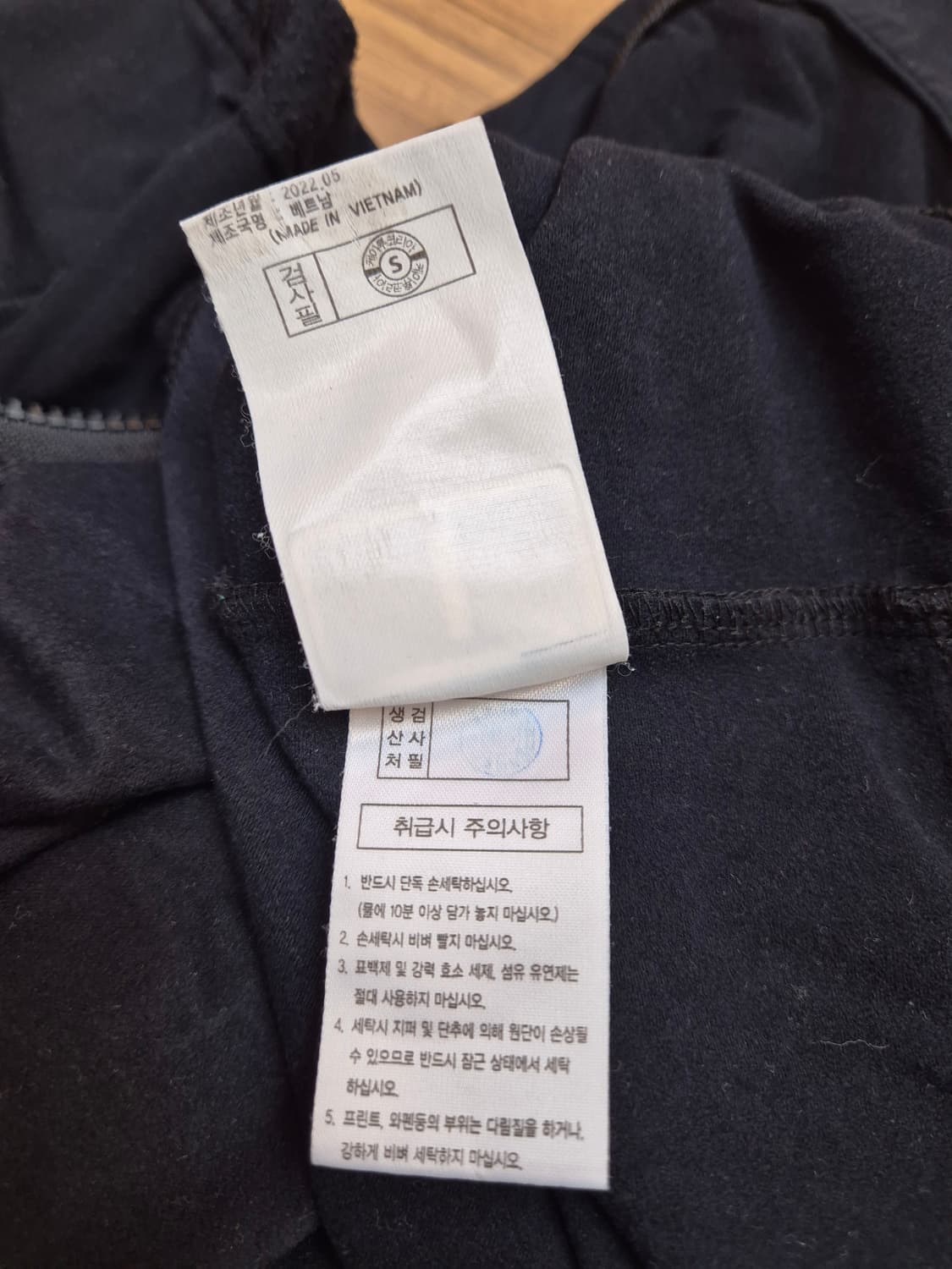 K2 남성 등산 자켓 판매합니다. 무난한 블랙 색상이라 어느 옷에도 잘  상품이미지5