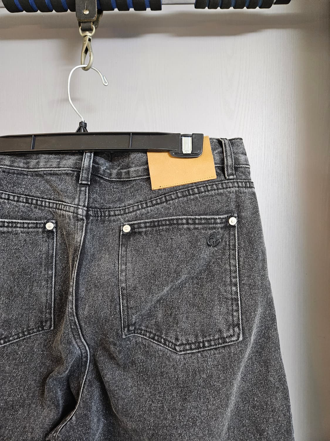 노매뉴얼 스티치 워싱 블랙 데님 팬츠 상품이미지5