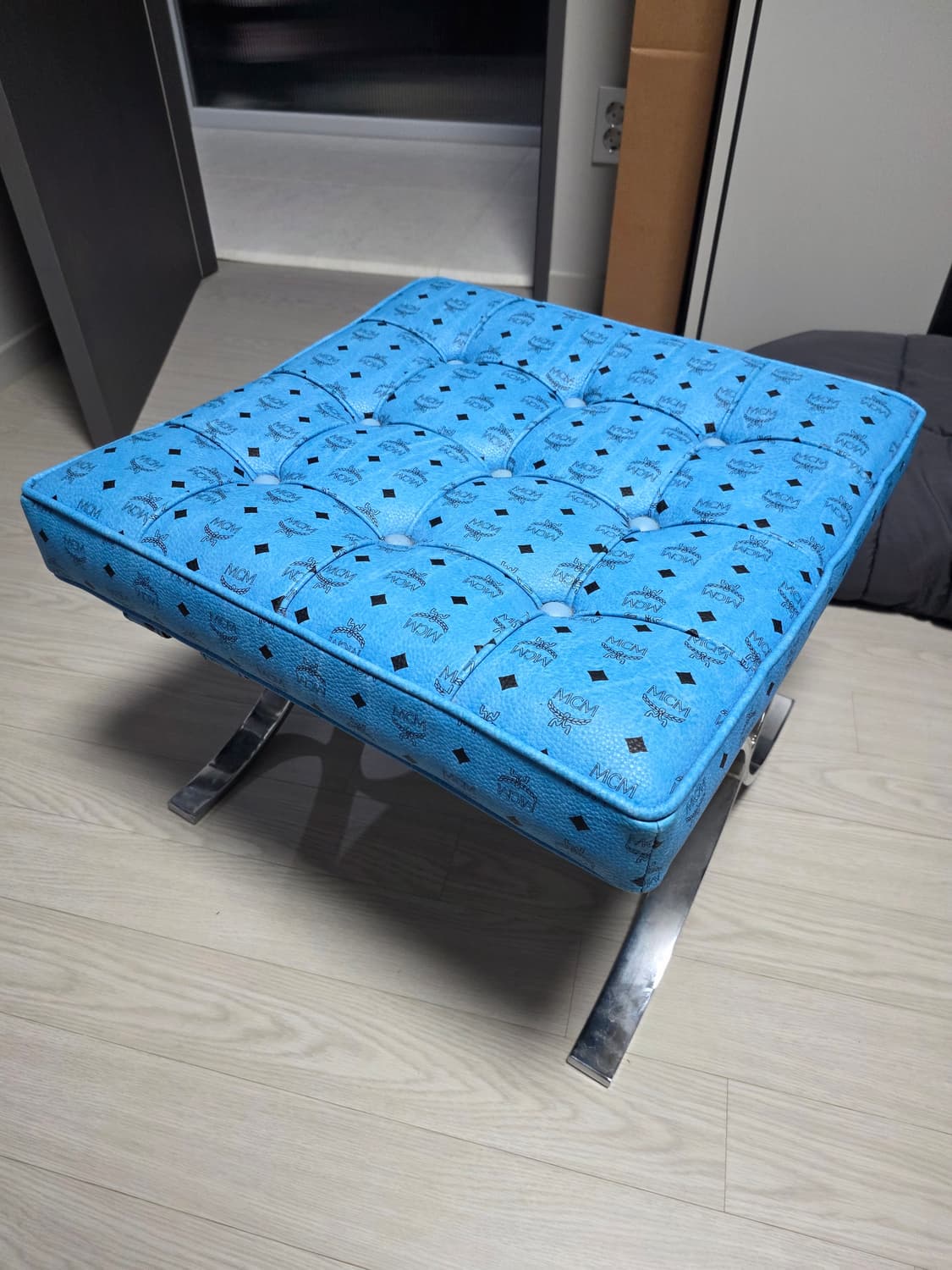 MCM 의자 팝니다(희귀상품) 상품이미지1