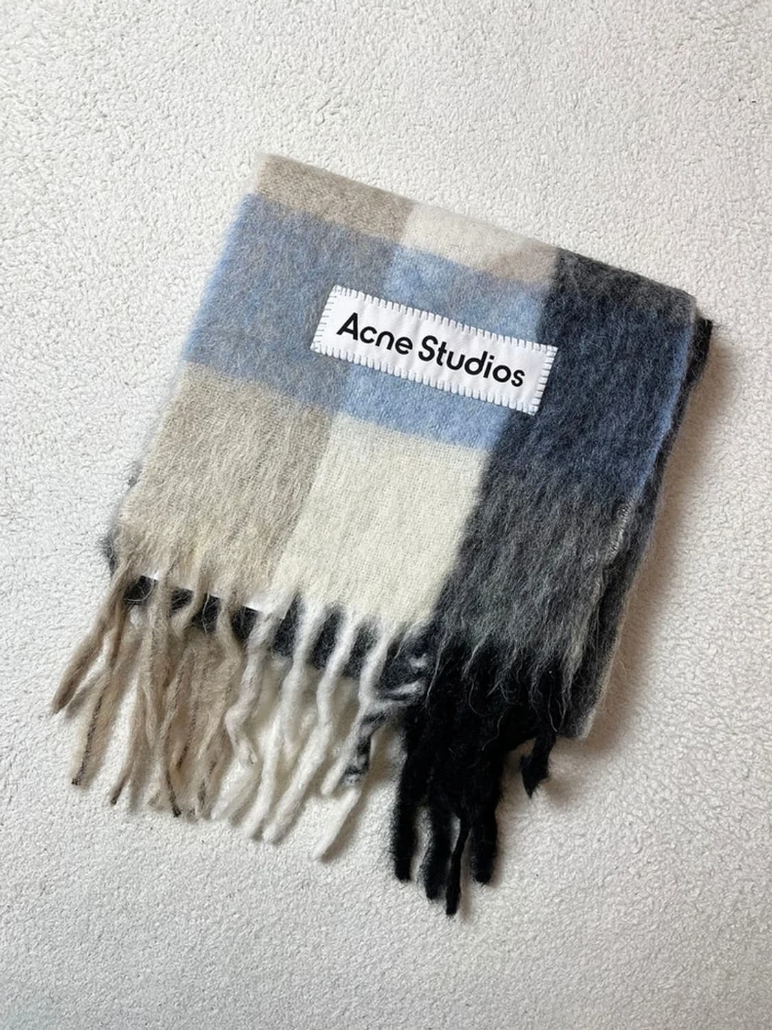 아크네스튜디오 24ss 시그니처 모헤어 체크 머플러 A1820 상품이미지4