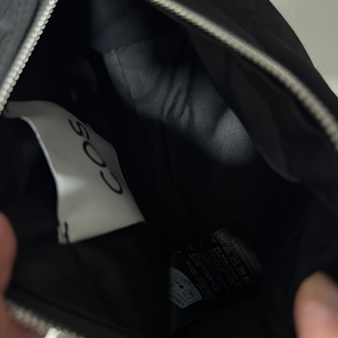 [ COS ] 코스 다이아몬드 퀼티드 미니 크로스바디백 블랙 상품이미지7